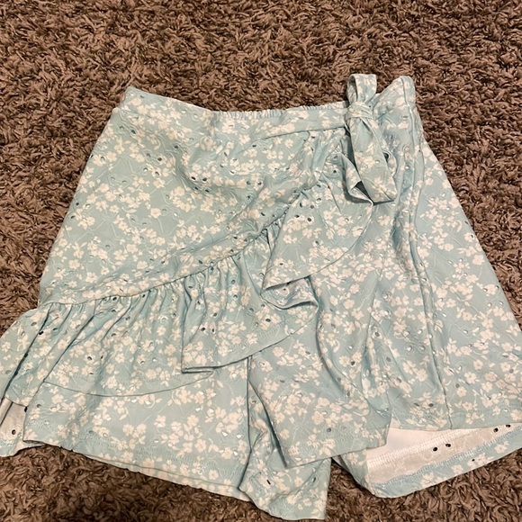 NWOT Willow & Root Girls Floral Eyelet Blouse and Skort Set - Picture 3 of 4